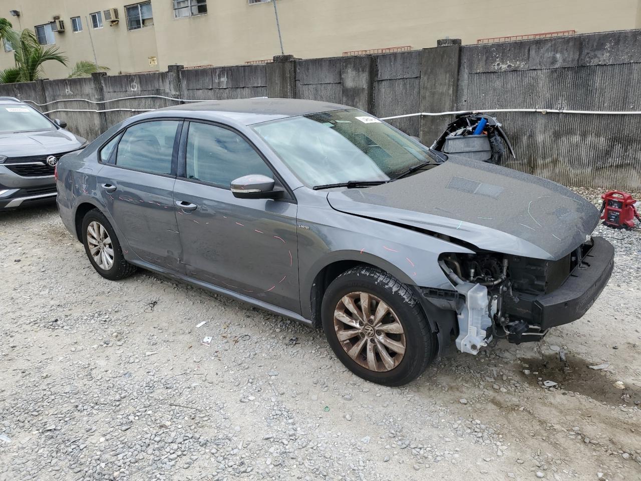2014 Volkswagen Passat - Image 4