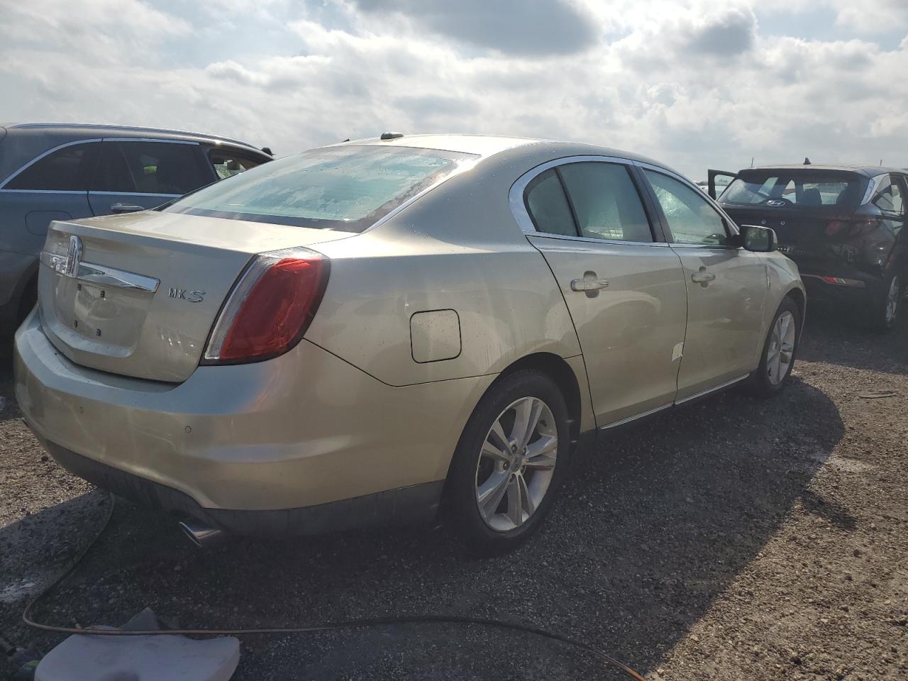 2011 Lincoln MKS - Image 3