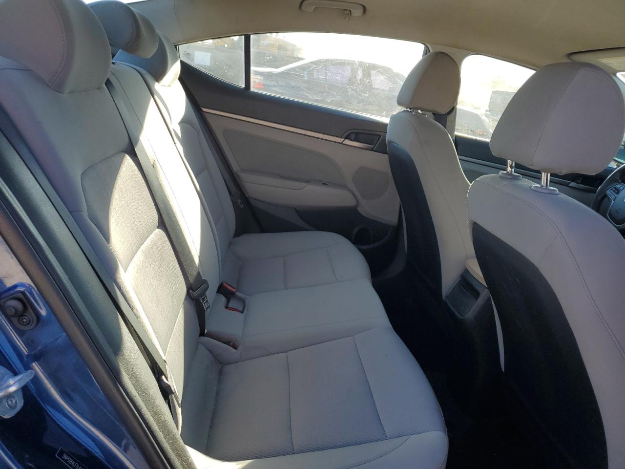 2018 Hyundai Elantra - Image 11