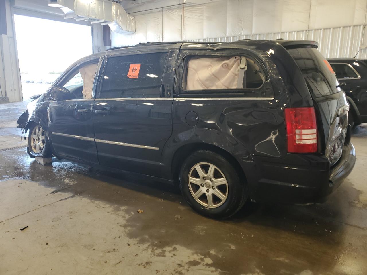 2010 Chrysler Town & Country - Image 2