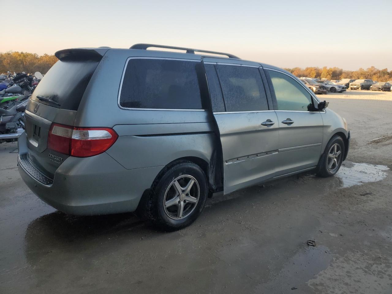 2005 Honda Odyssey - Image 3