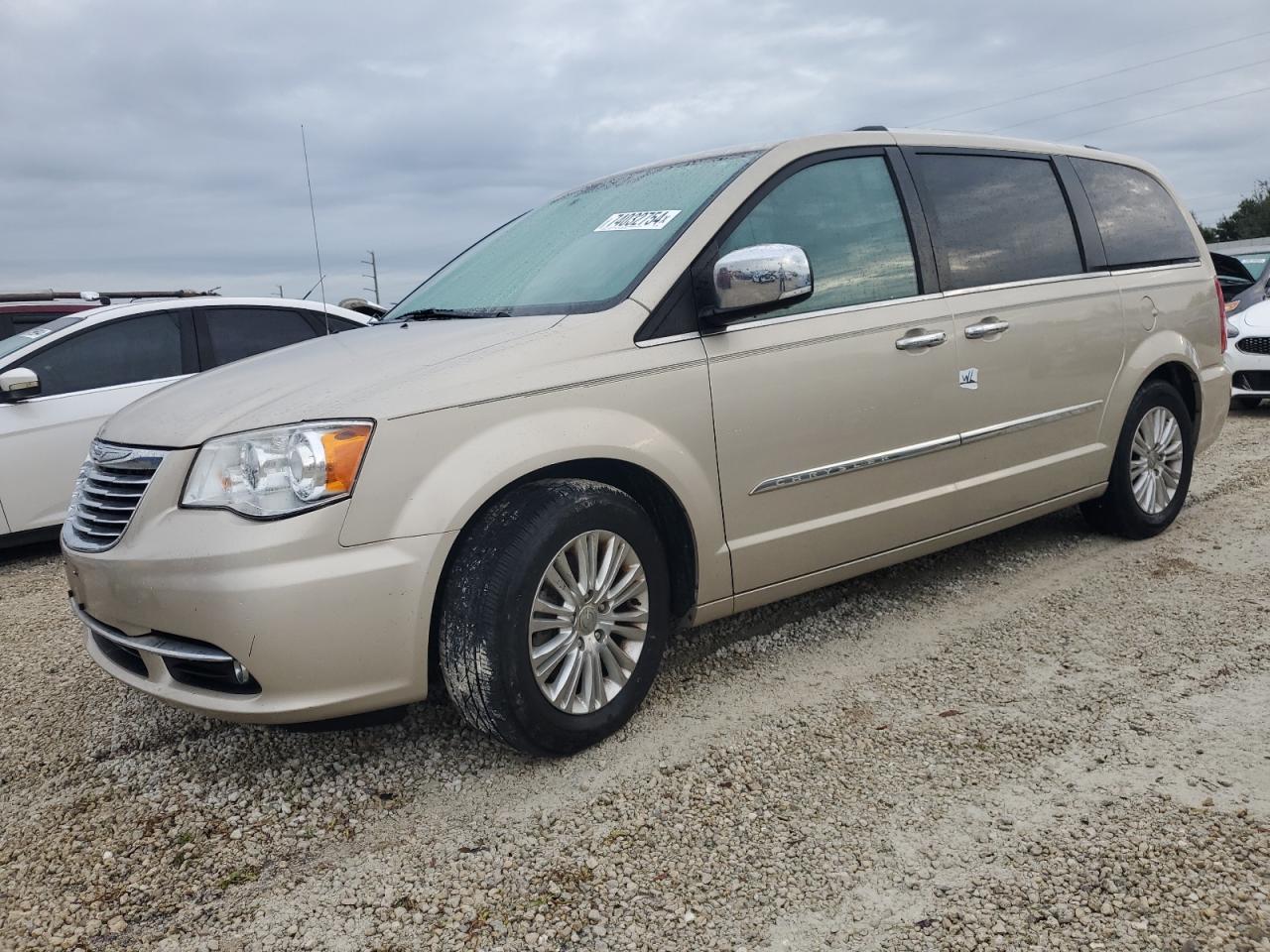 2015 Chrysler Town & Country - Image 1