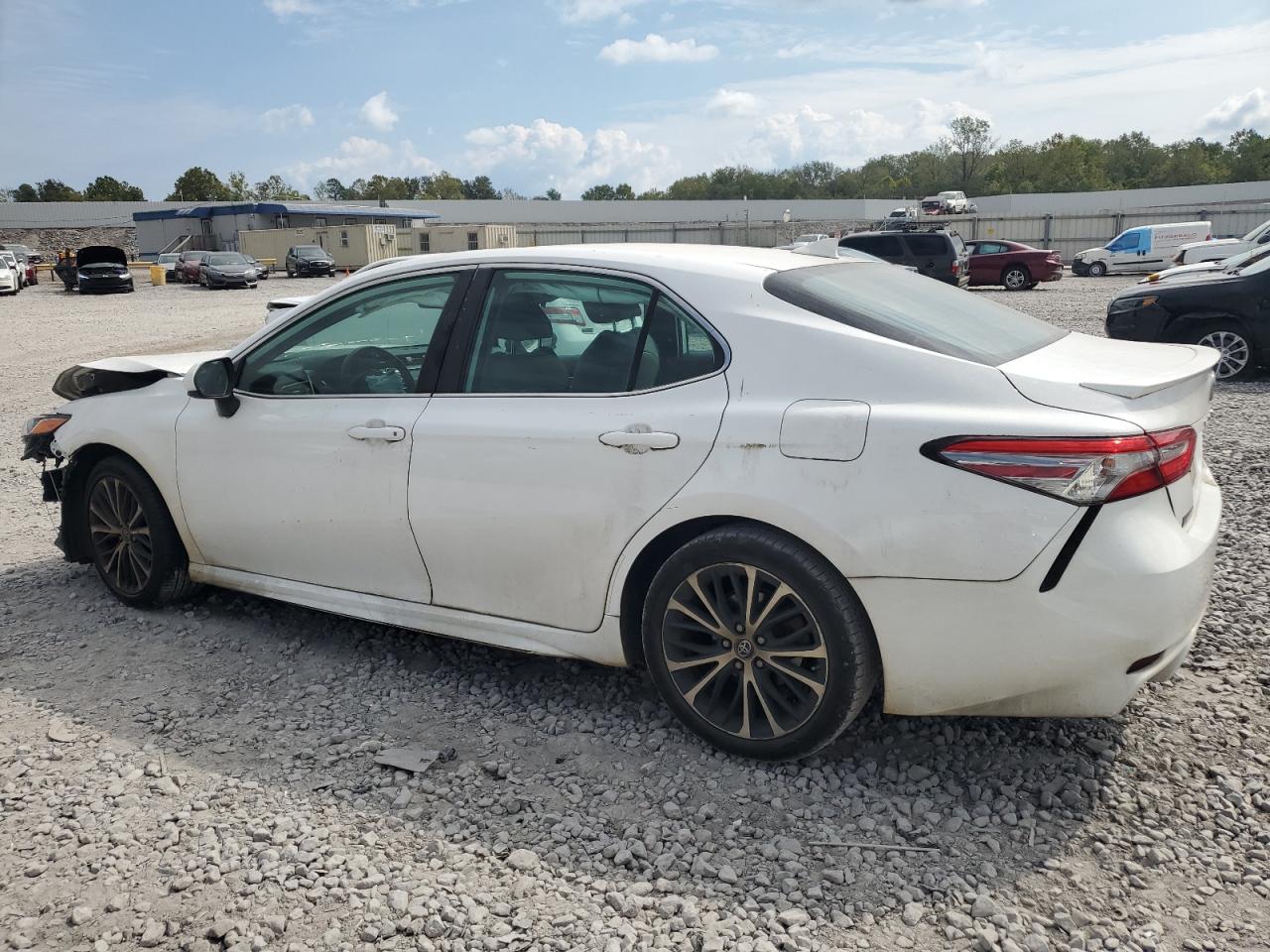 4T1B11HK9KU165716 2019 TOYOTA CAMRY - Image 2