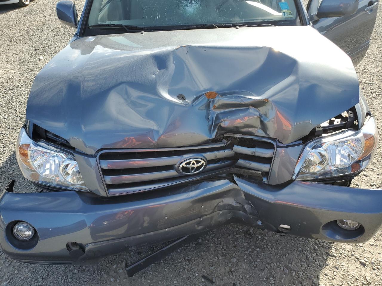 2005 Toyota Highlander - Image 12
