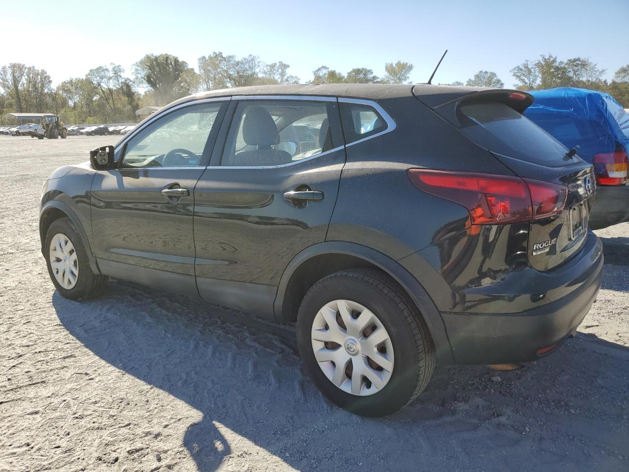 2017 Nissan Rogue - Image 2