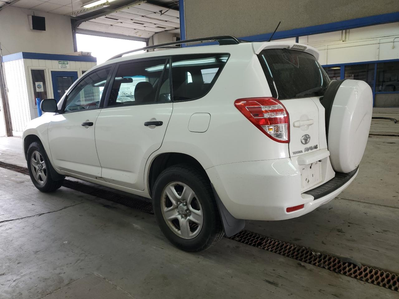 2010 Toyota RAV 4 - Image 2