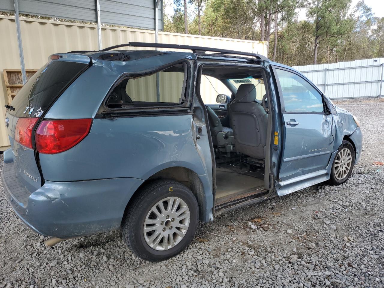 2009 Toyota Sienna - Image 3