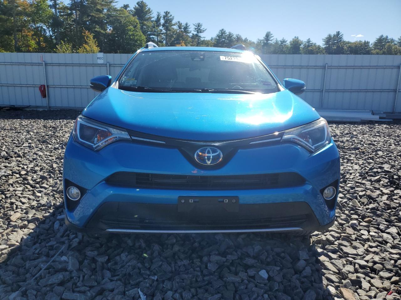 VIN JTMRJREV7HD109587 2017 TOYOTA RAV4 no.5