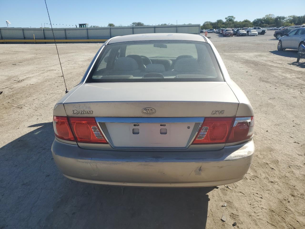 2005 Kia Optima Lx VIN: KNAGD128655380609 Lot: 76094034