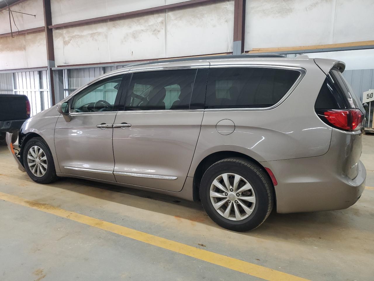 2C4RC1BGXHR654293 2017 CHRYSLER PACIFICA - Image 2