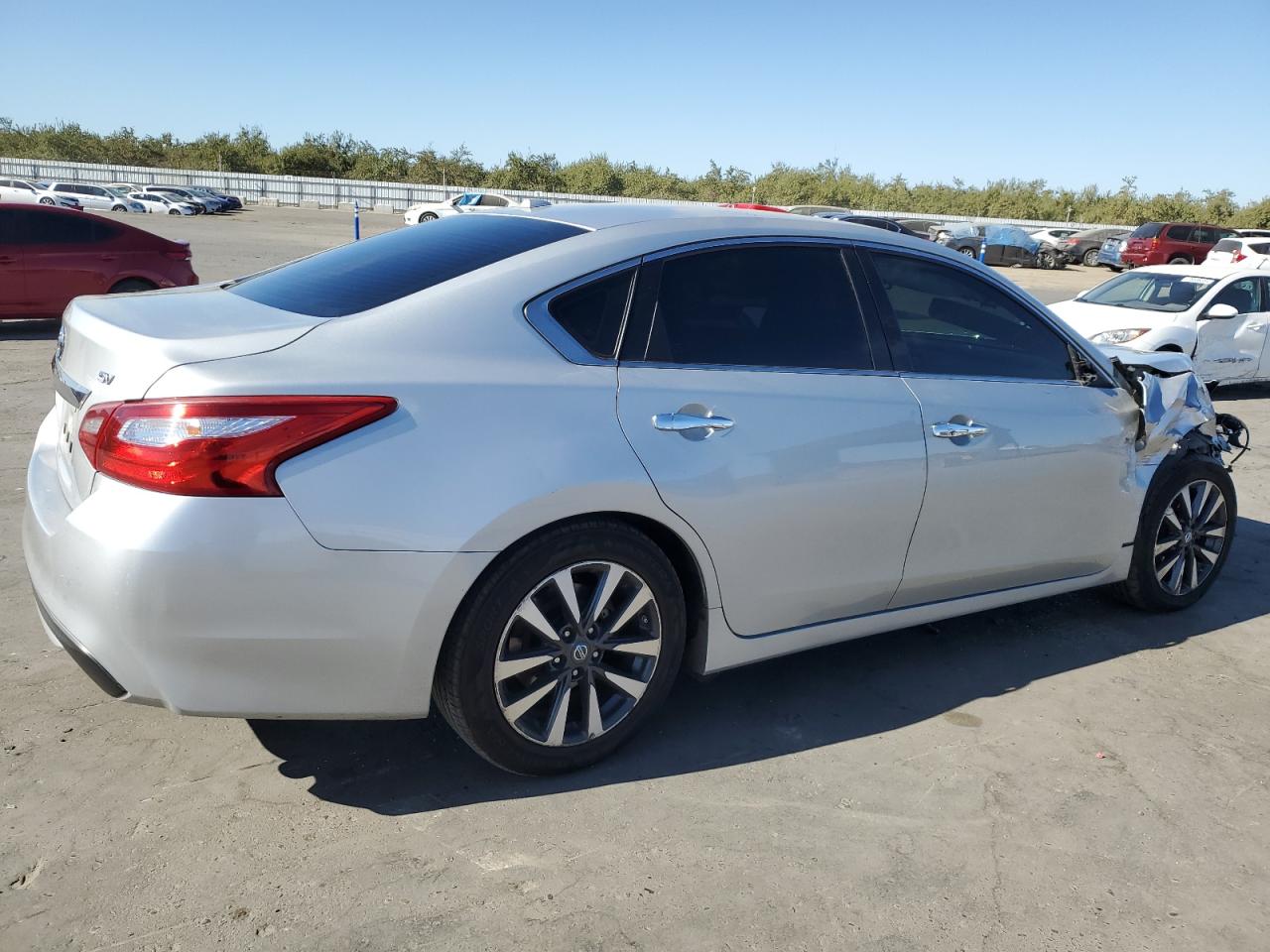 2017 Nissan Altima - Image 3