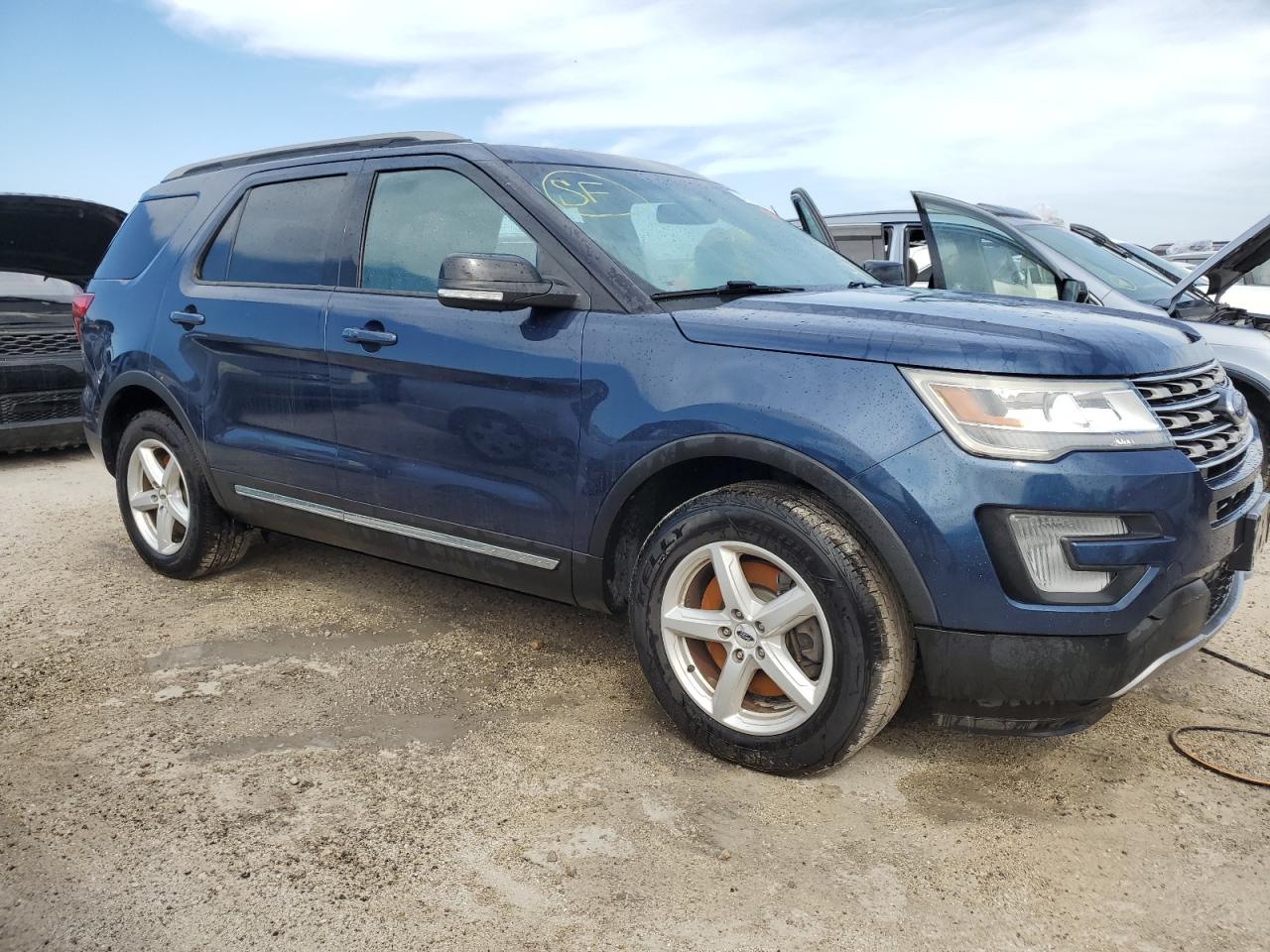 2017 Ford Explorer - Image 4