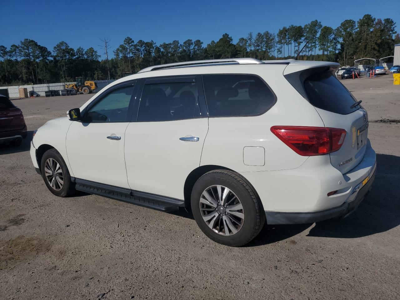 VIN 5N1DR2MN6HC664785 2017 NISSAN PATHFINDER no.2