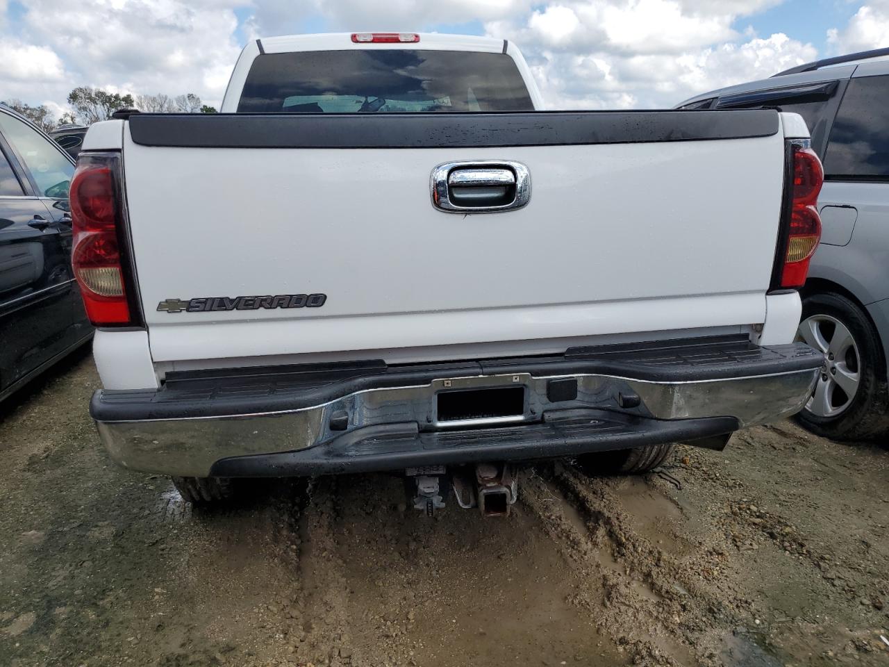 2006 Chevrolet Silverado C2500 Heavy Duty VIN: 1GCHC23U96F167872 Lot: 73945214