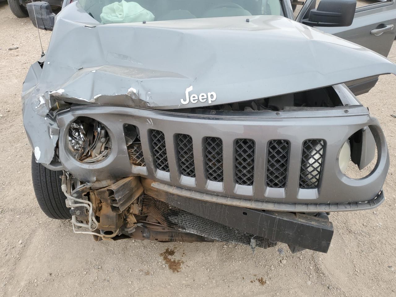 2012 Jeep Liberty (Patriot) - Image 13