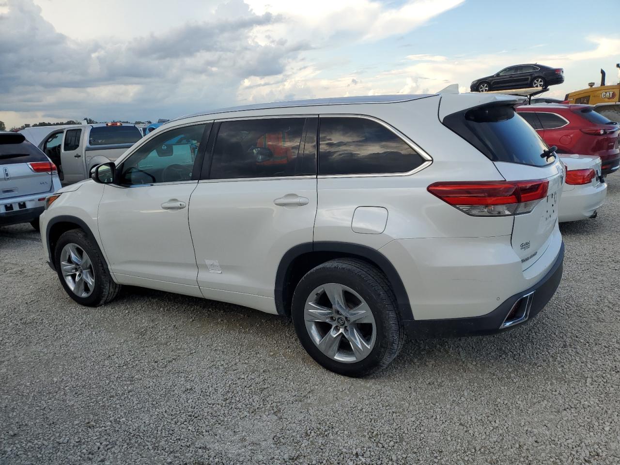 5TDYZRFH5JS247295 2018 TOYOTA HIGHLANDER - Image 2