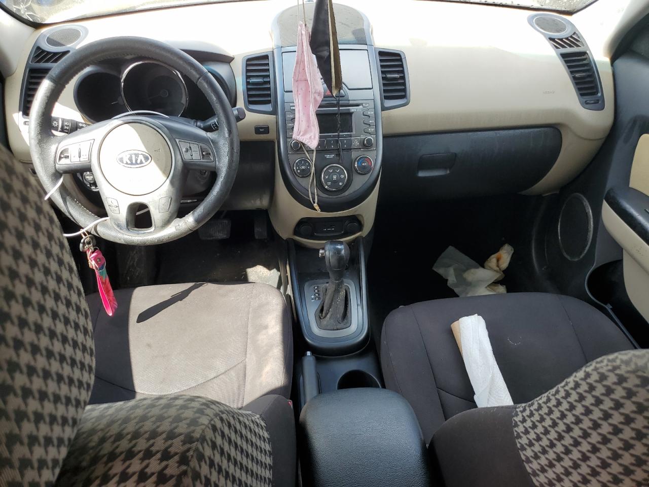 2011 Kia Soul + VIN: KNDJT2A22B7718313 Lot: 73831414