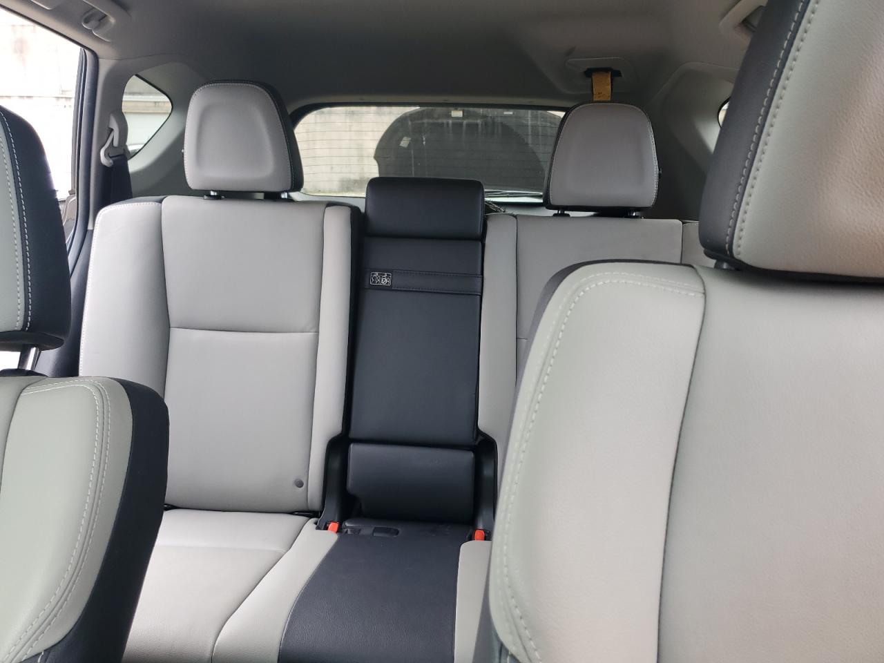 2018 Toyota RAV 4 - Image 10