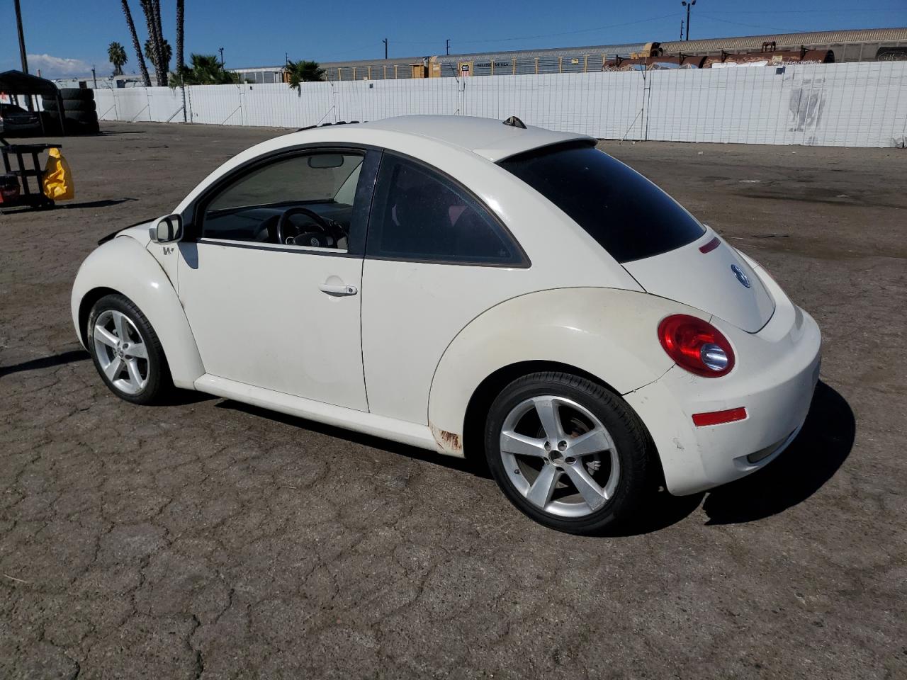 2008 Volkswagen Beetle - Image 2