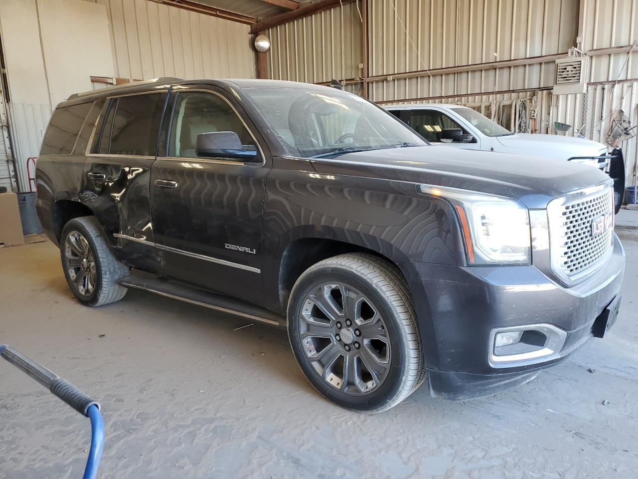 2015 GMC Yukon - Image 4