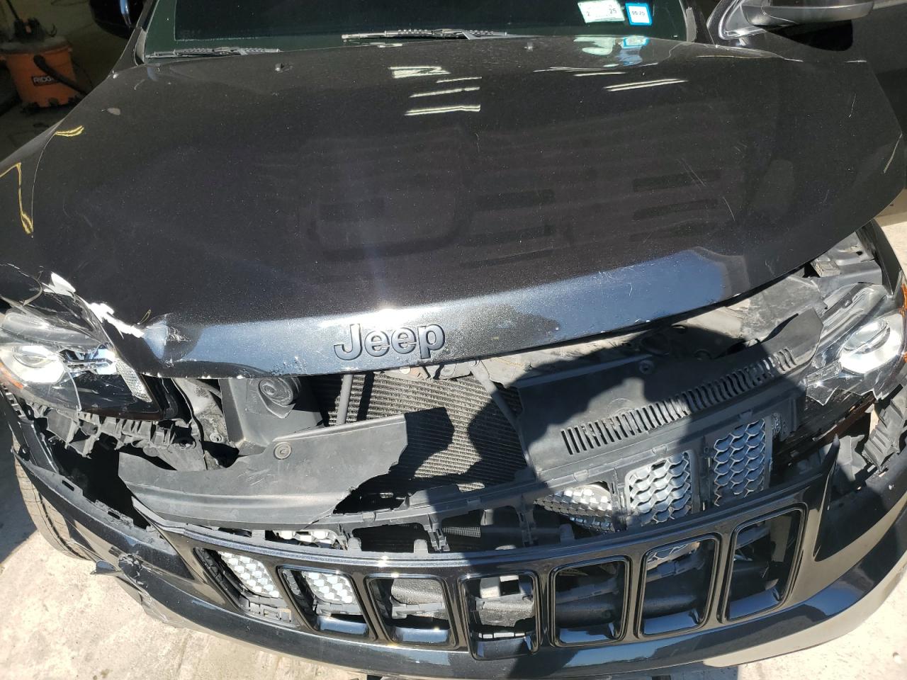 2015 Jeep Grand Cherokee - Image 12