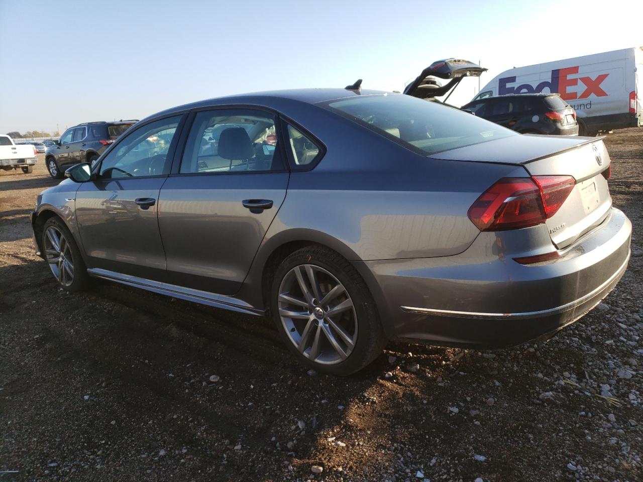 2018 Volkswagen Passat - Image 2