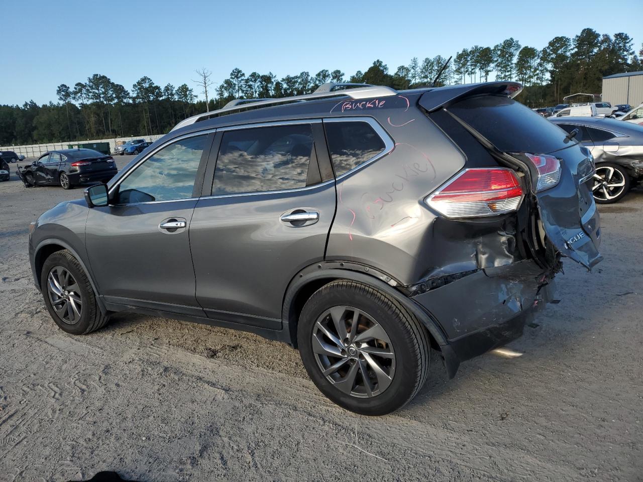2016 Nissan Rogue - Image 2