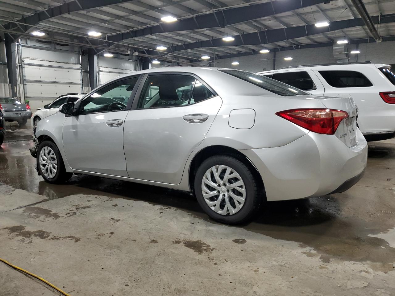 VIN 5YFBURHE2JP802137 2018 TOYOTA COROLLA no.2