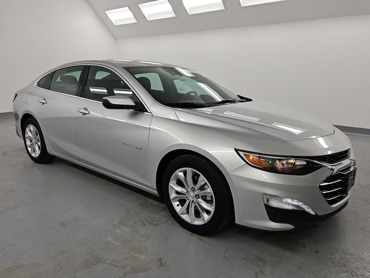 2022 Chevrolet Malibu - Image 4