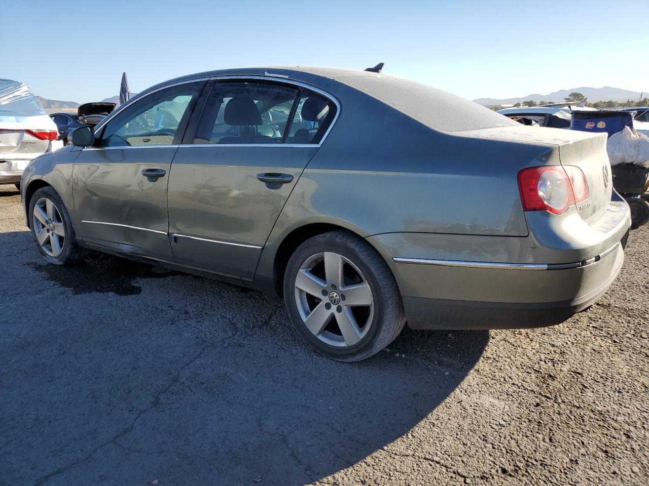 2007 Volkswagen Passat - Image 2