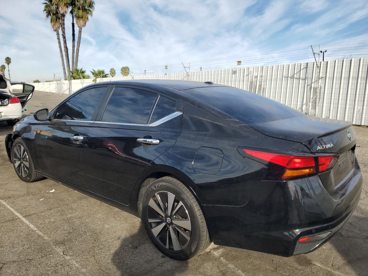 2021 Nissan Altima - Image 2