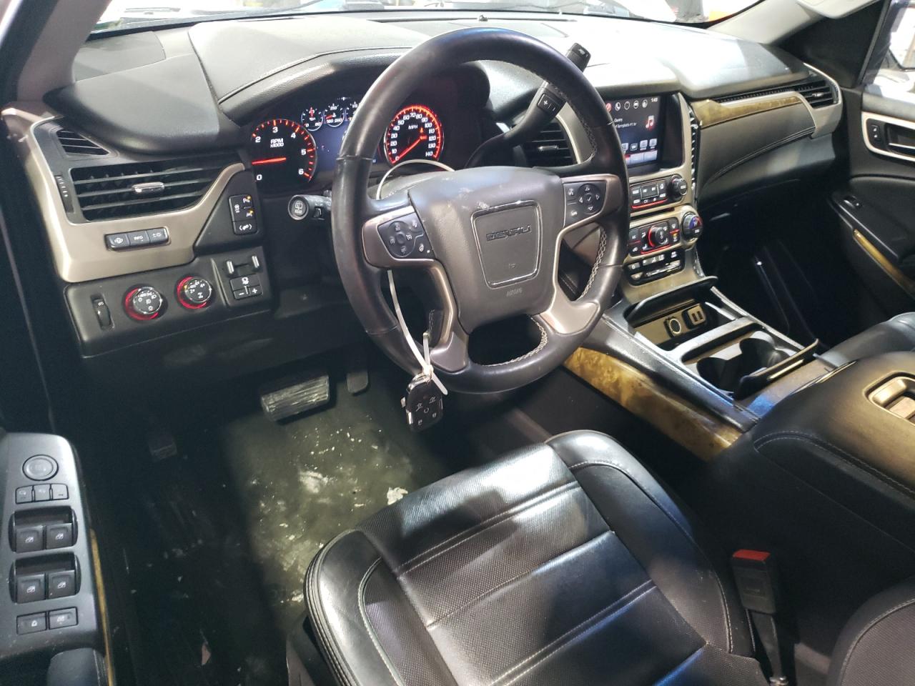 2016 GMC Yukon - Image 8