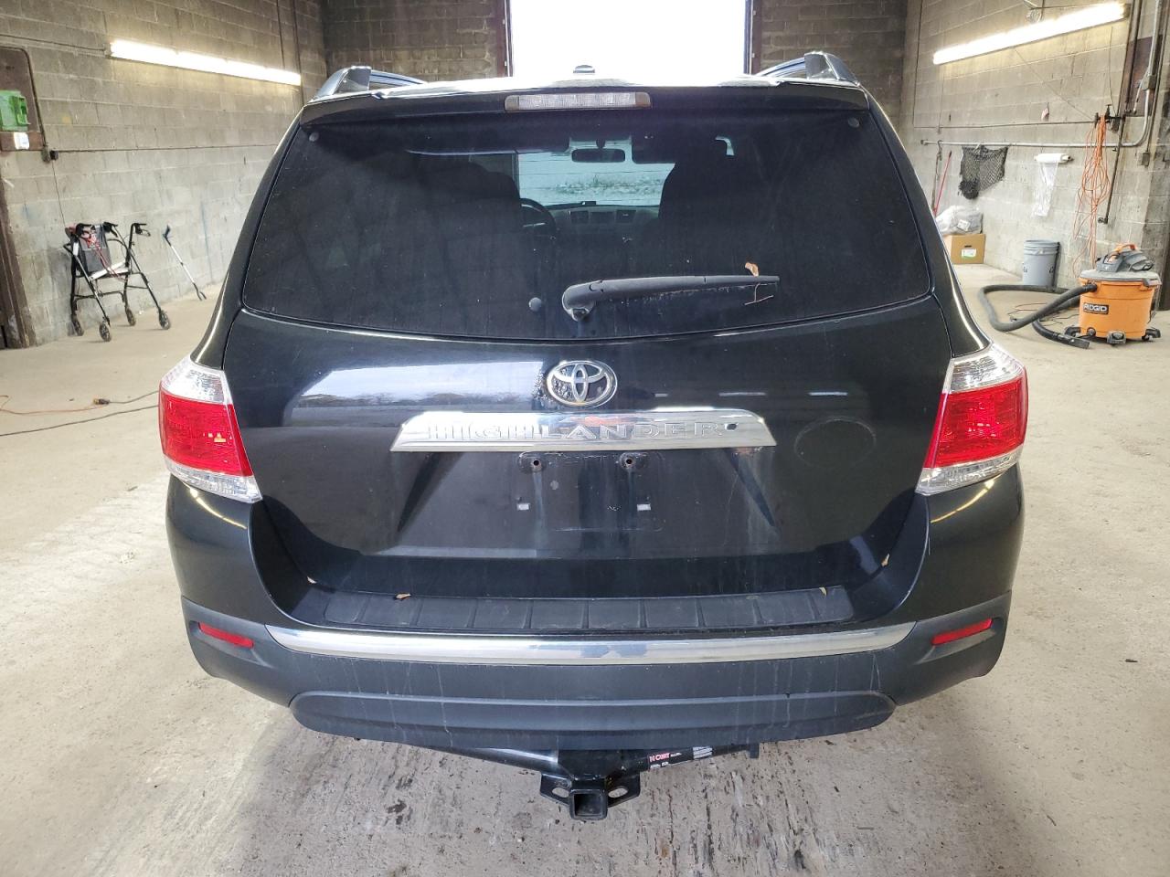 2011 Toyota Highlander Base VIN: 5TDZK3EH7BS045910 Lot: 77048974