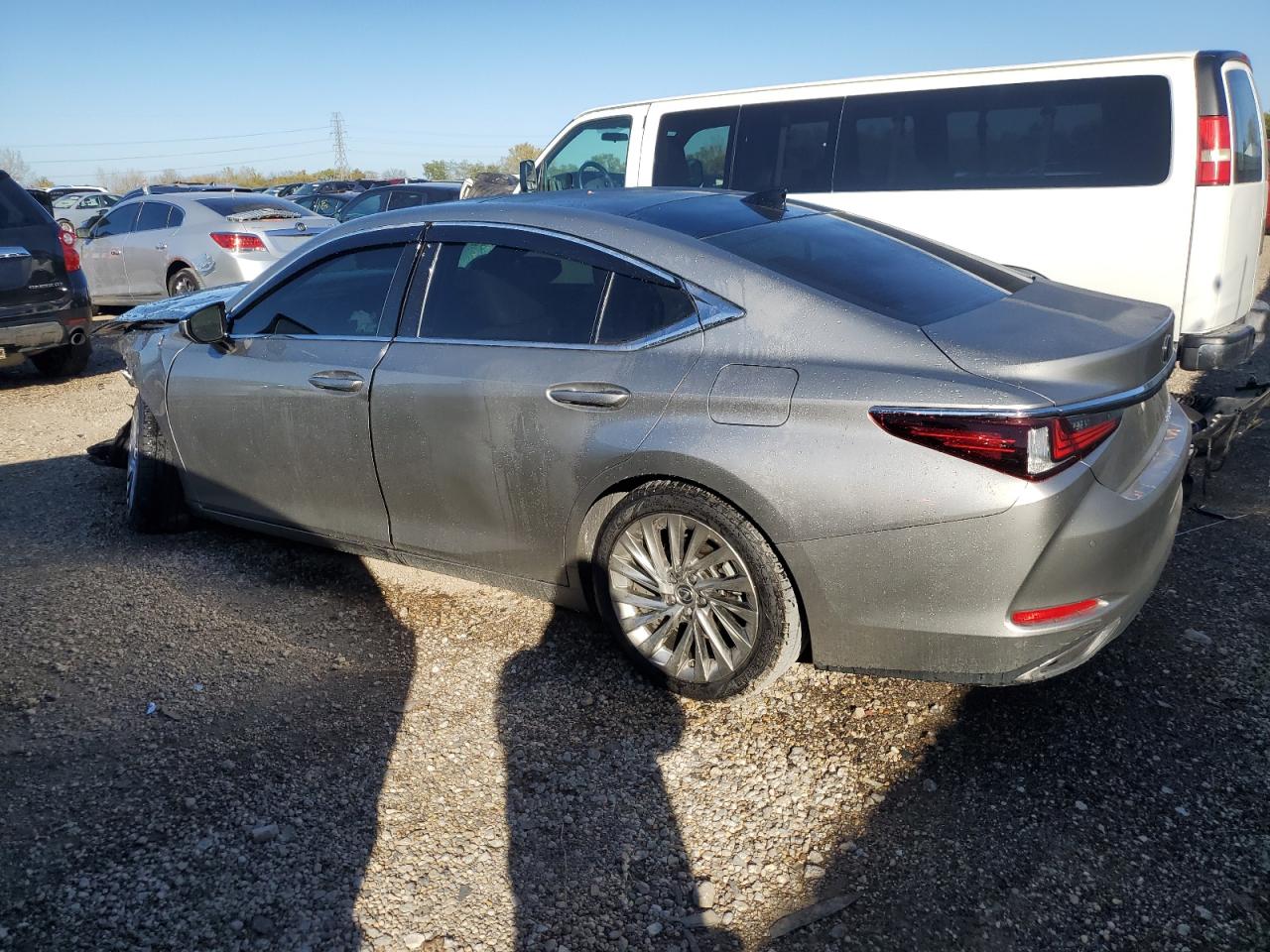 2020 Lexus ES - Image 2