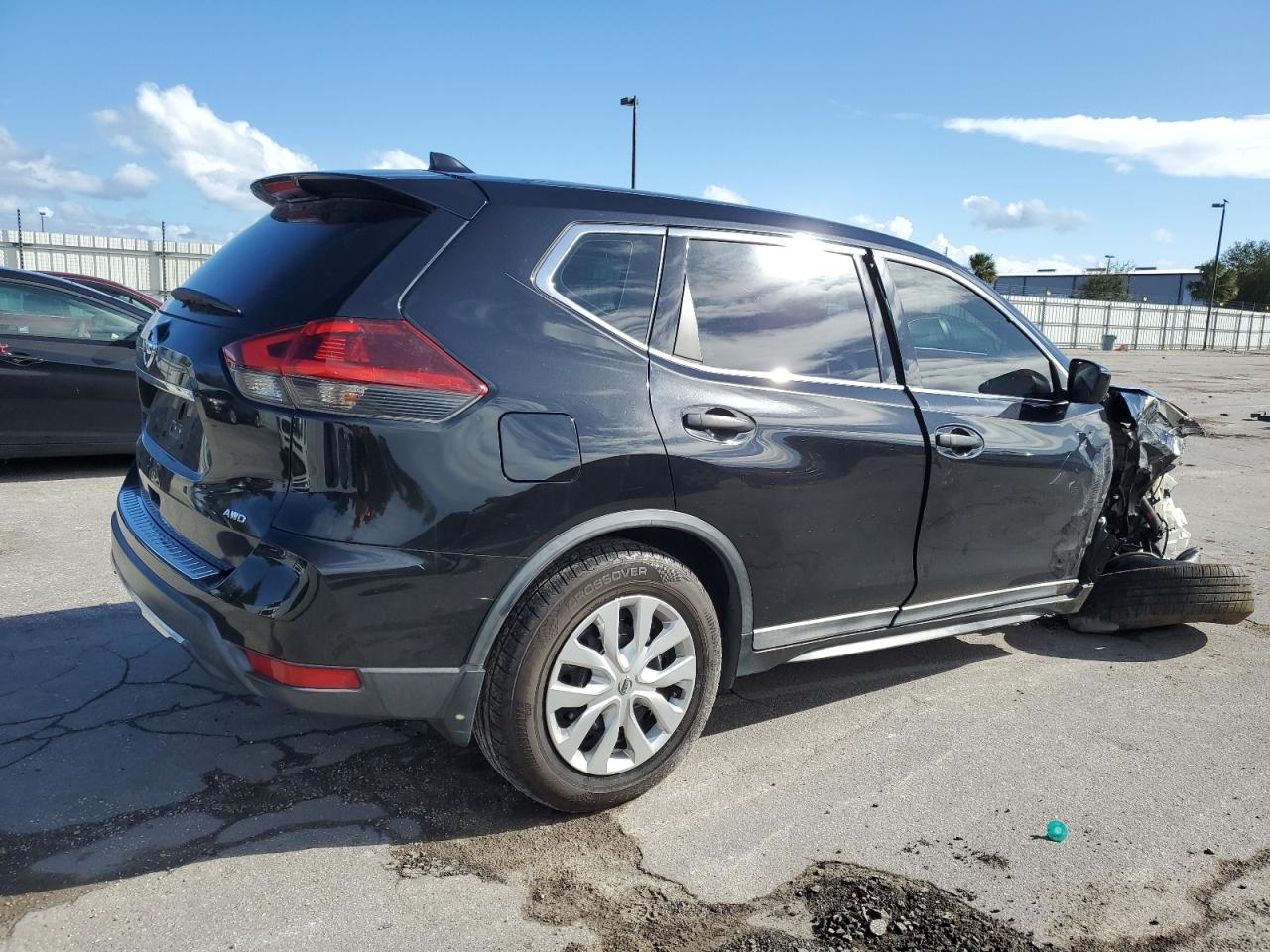 2018 Nissan Rogue - Image 3