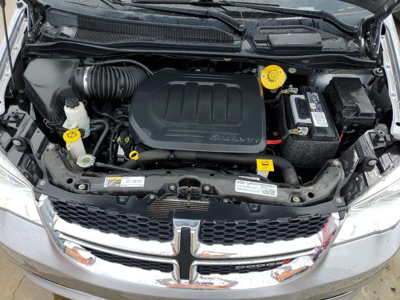 2020 Dodge Caravan - Image 12