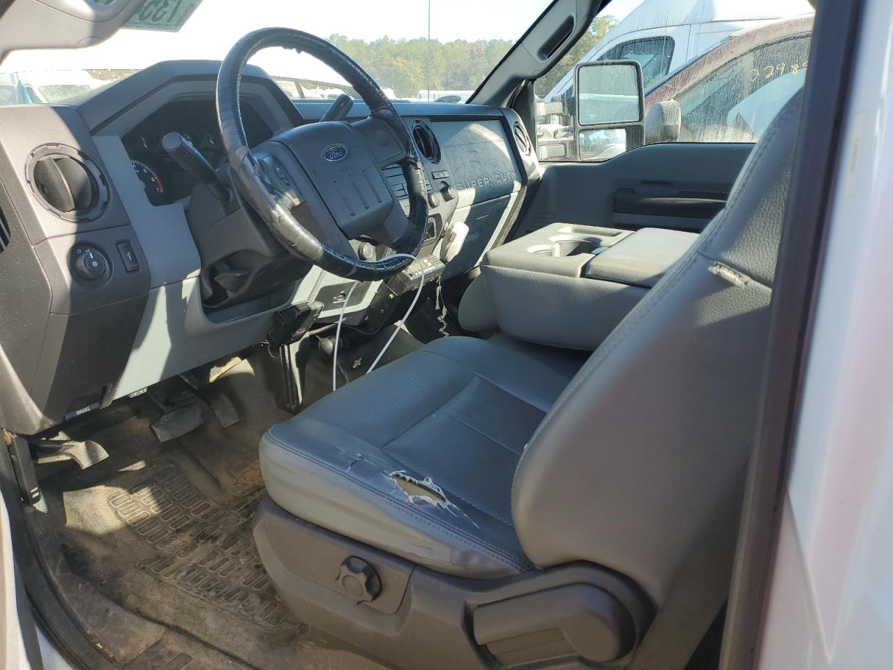 2011 Ford F250 - Image 7