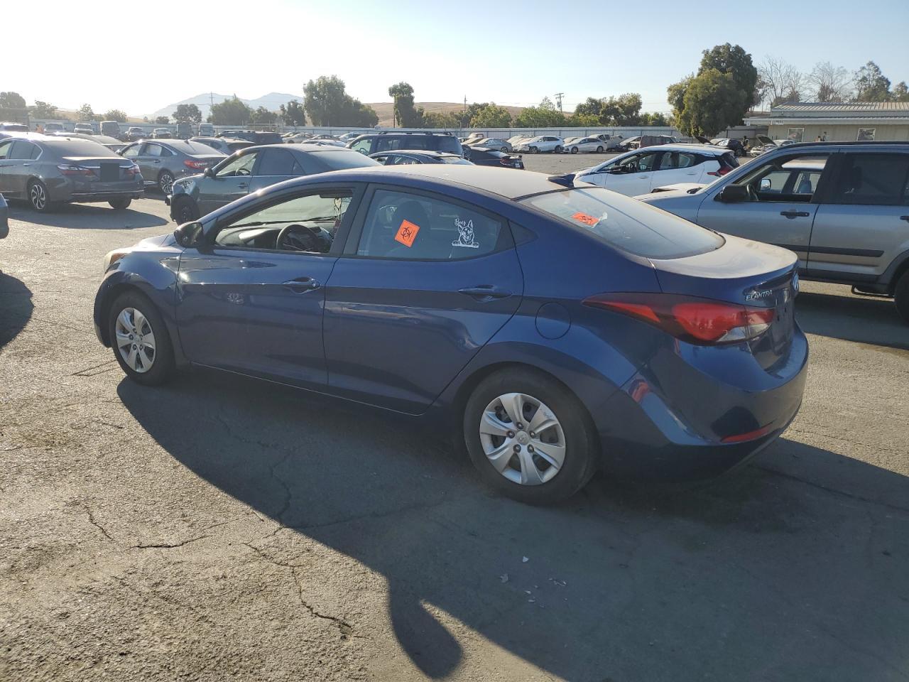 5NPDH4AE8GH739626 2016 HYUNDAI ELANTRA - Image 2