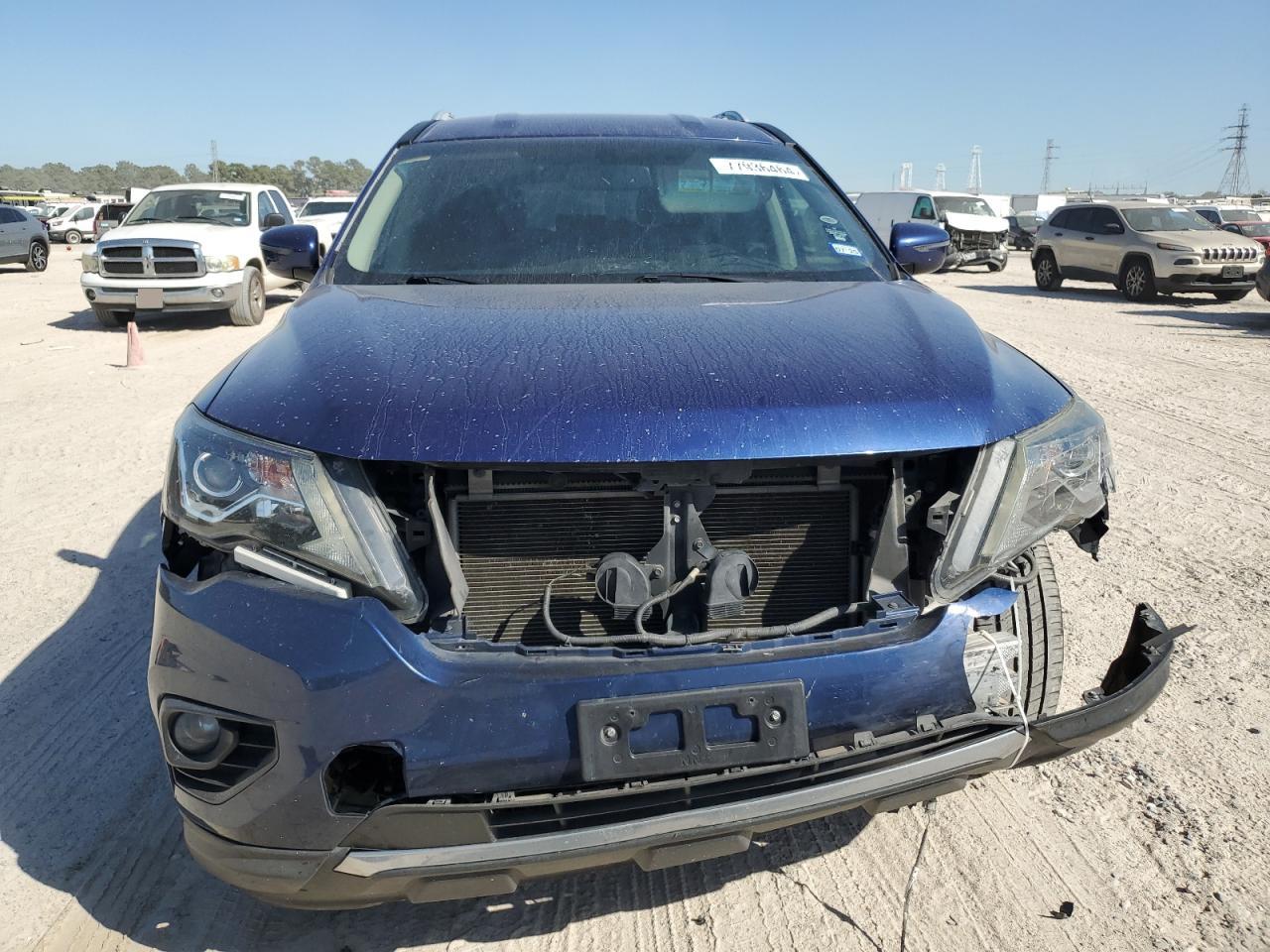 2019 Nissan Pathfinder - Image 5