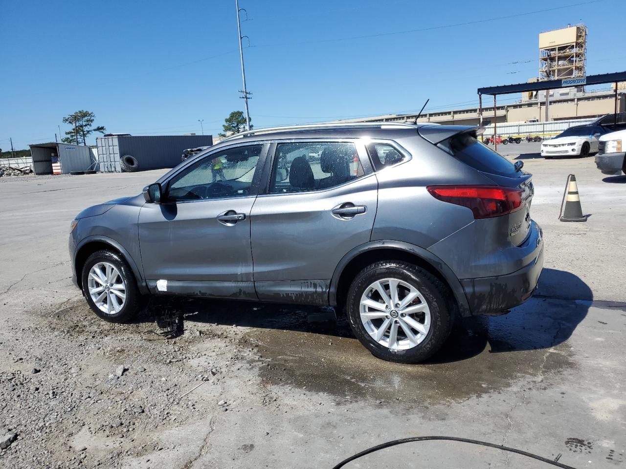 2019 Nissan Rogue - Image 2