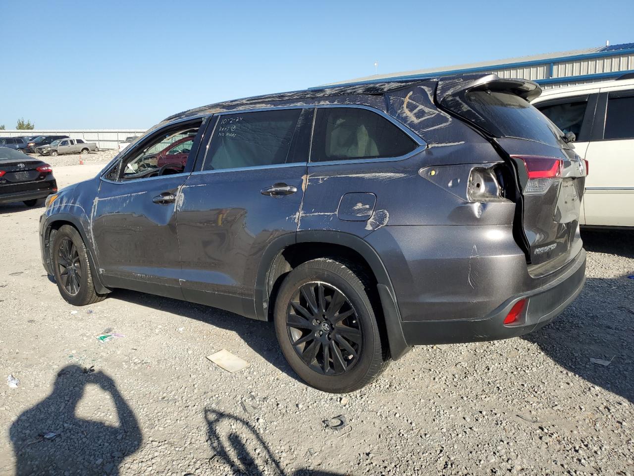 2019 Toyota Highlander - Image 2