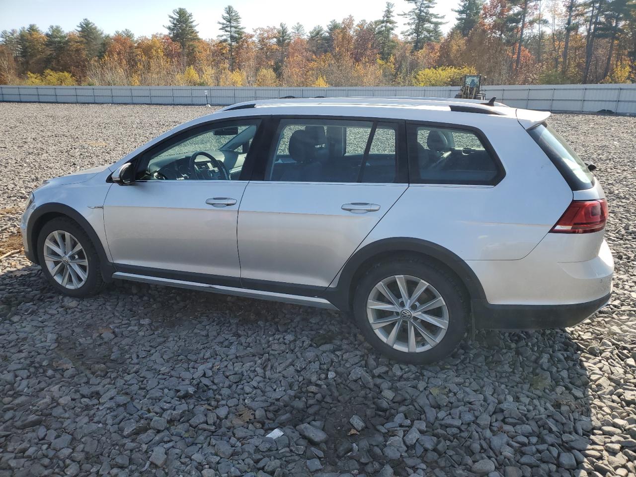 2017 Volkswagen Golf - Image 2