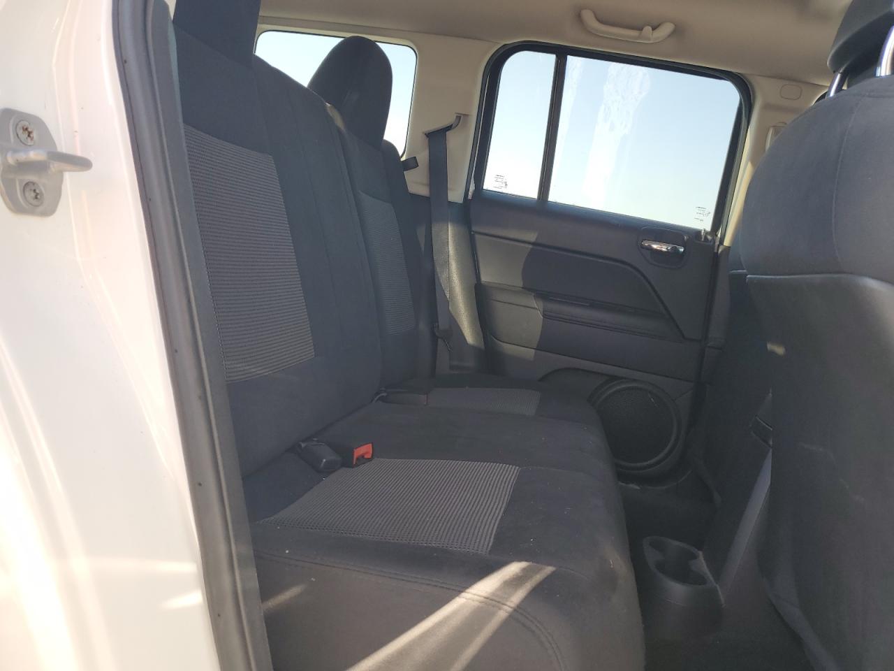 2011 Jeep Liberty (Patriot) - Image 11