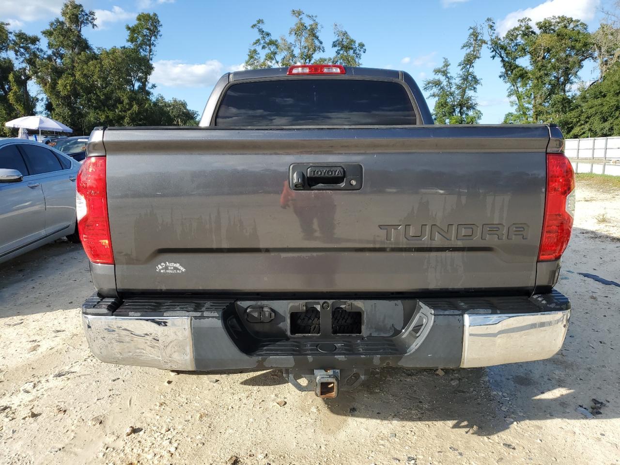 5TFDY5F15HX587063 2017 Toyota Tundra Crewmax Sr5