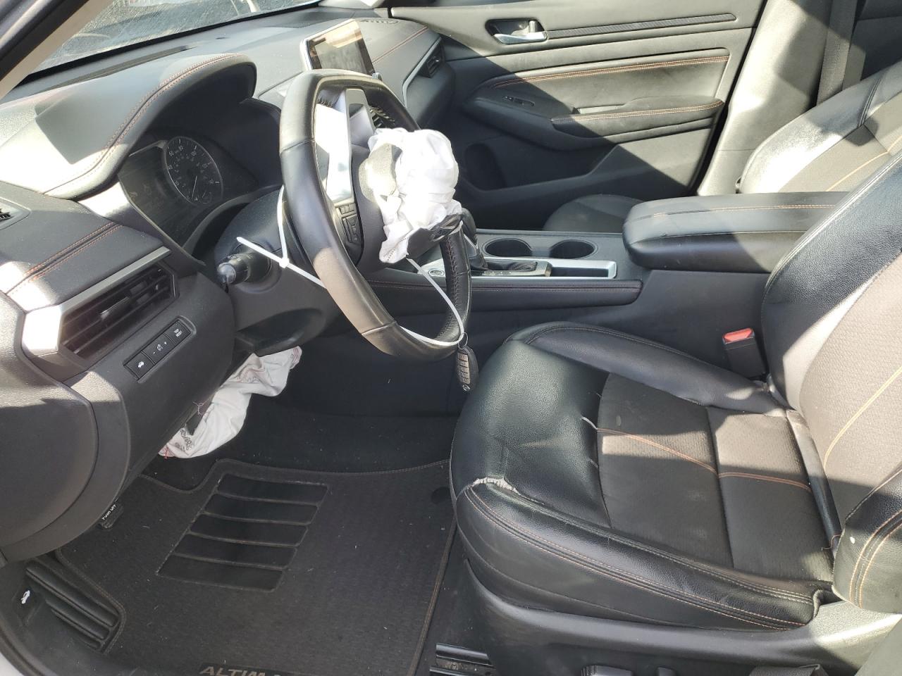 2022 Nissan Altima - Image 7
