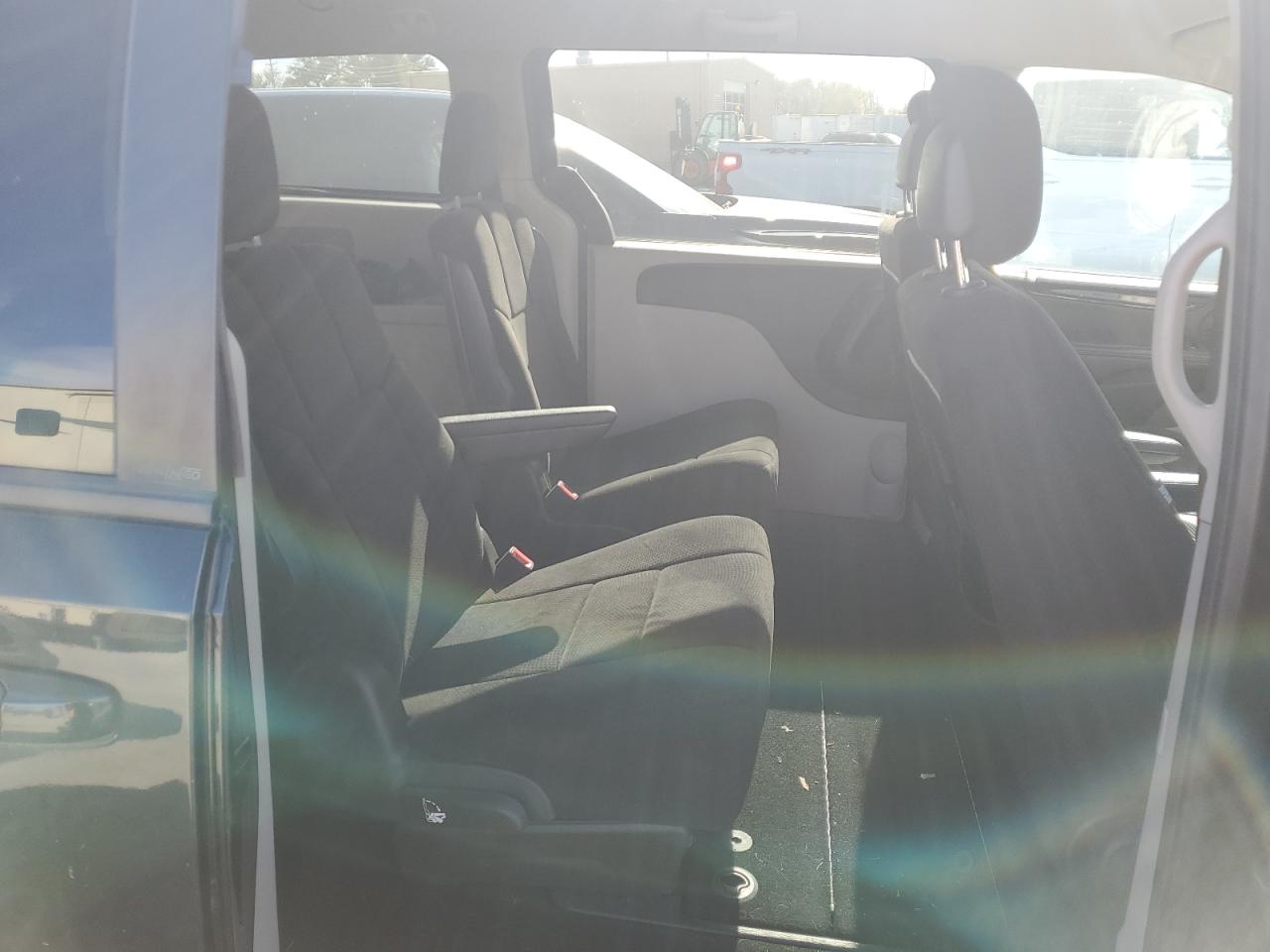 2013 Dodge Caravan - Image 11