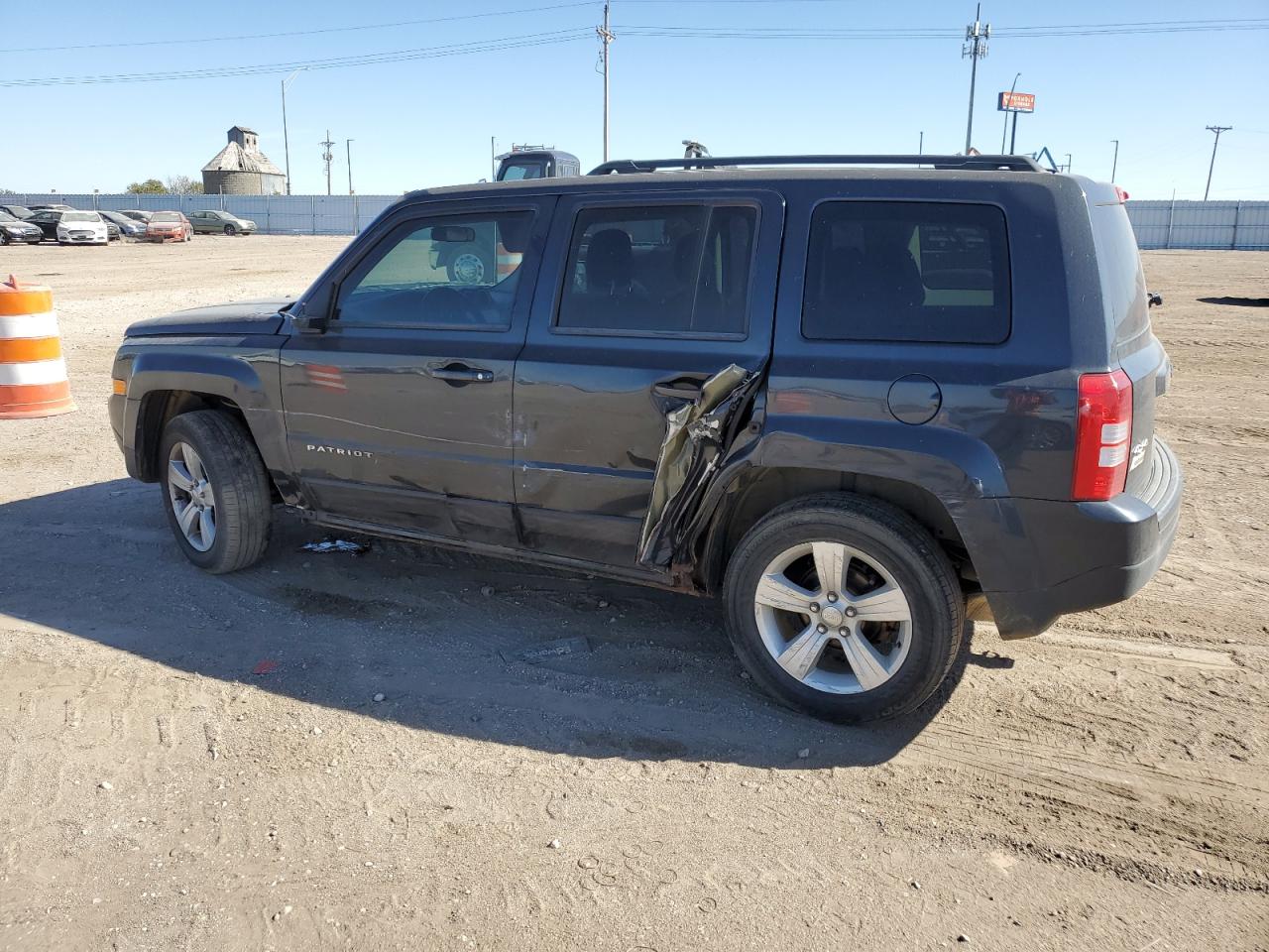 VIN 1C4NJRFB5ED520713 2014 JEEP PATRIOT no.2