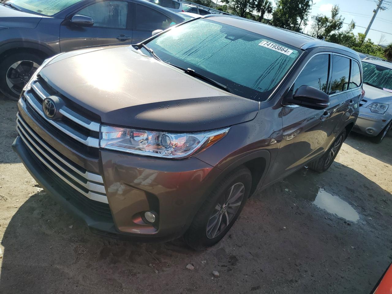 5TDKZRFH5HS234305 2017 TOYOTA HIGHLANDER - Image 1