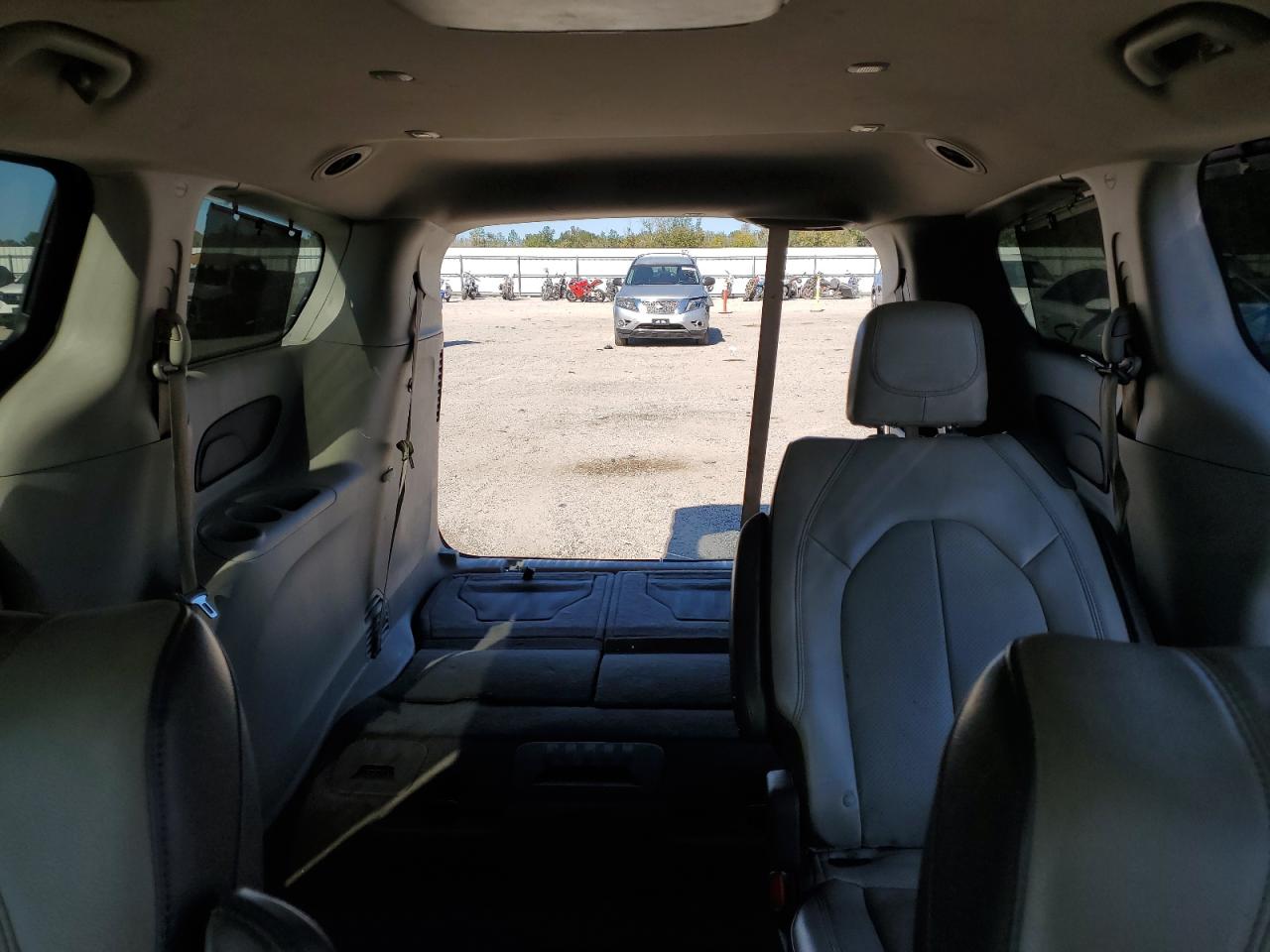 2018 Chrysler Pacifica - Image 10