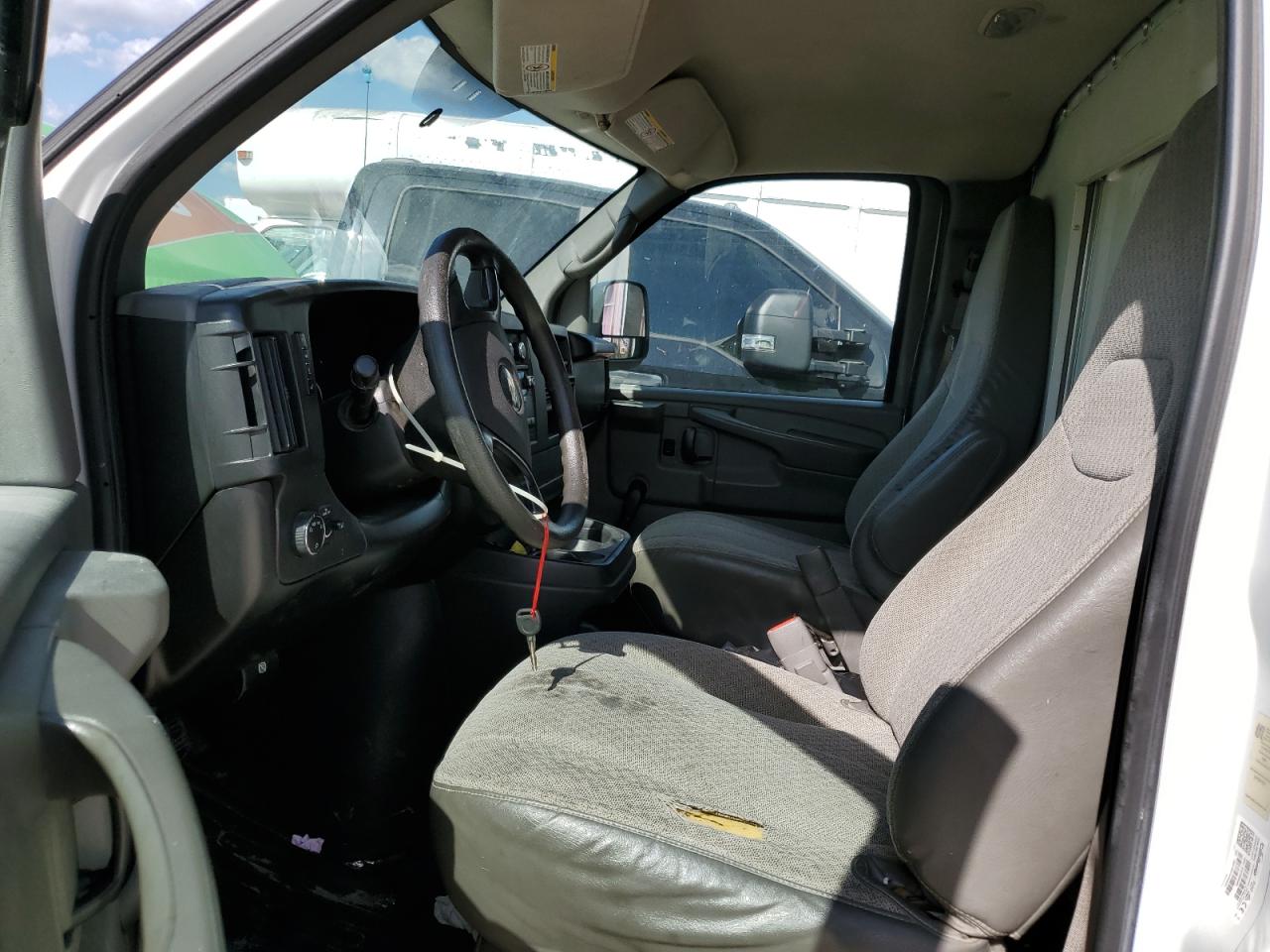 2010 Chevrolet Express - Image 7